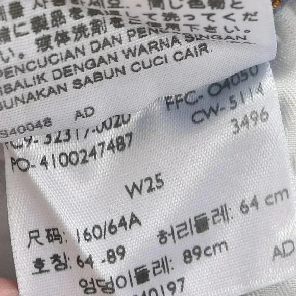 Levi's 501 Jean Shorts Distressed Raw Hem Light Wash  Mid Rise Size 25 - Picture 10 of 10